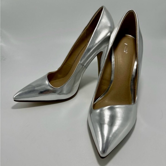 Apt. 9 Women’s Silver Pointed Toe Pump - Picture 1 of 5